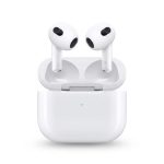 هدفون بلوتوثی اپل مدل AirPods 3 با نویز کنسلینگ میکروفون (ENC)، درگاه شارژ لایتنینگ، دارای سنسور تشخیص پوست و پشتیبانی از فرمان لمسی، مقاوم در برابر رطوبت و عرق